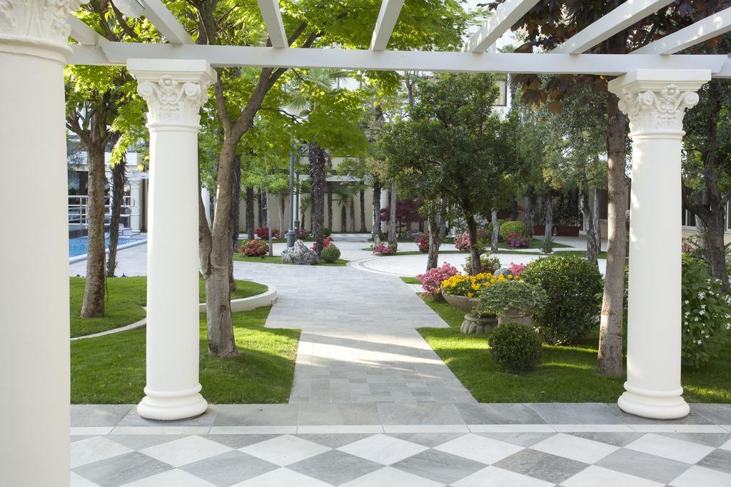 Grand Hotel Trieste & Victoria Abano Terme Buitenkant foto The campus of the University of Nicosia